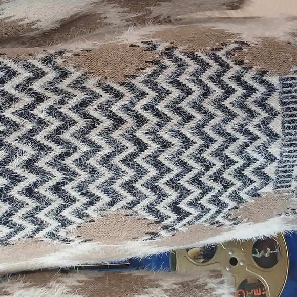 BCBGMaxAzria Women's Brown and Cream Sweater - Picture 12 of 12